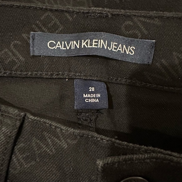 Calvin Klein Mid Rise Slim Straight Leg LOGO Print Denim Black Jeans NWT Sz 28 - Picture 4 of 8